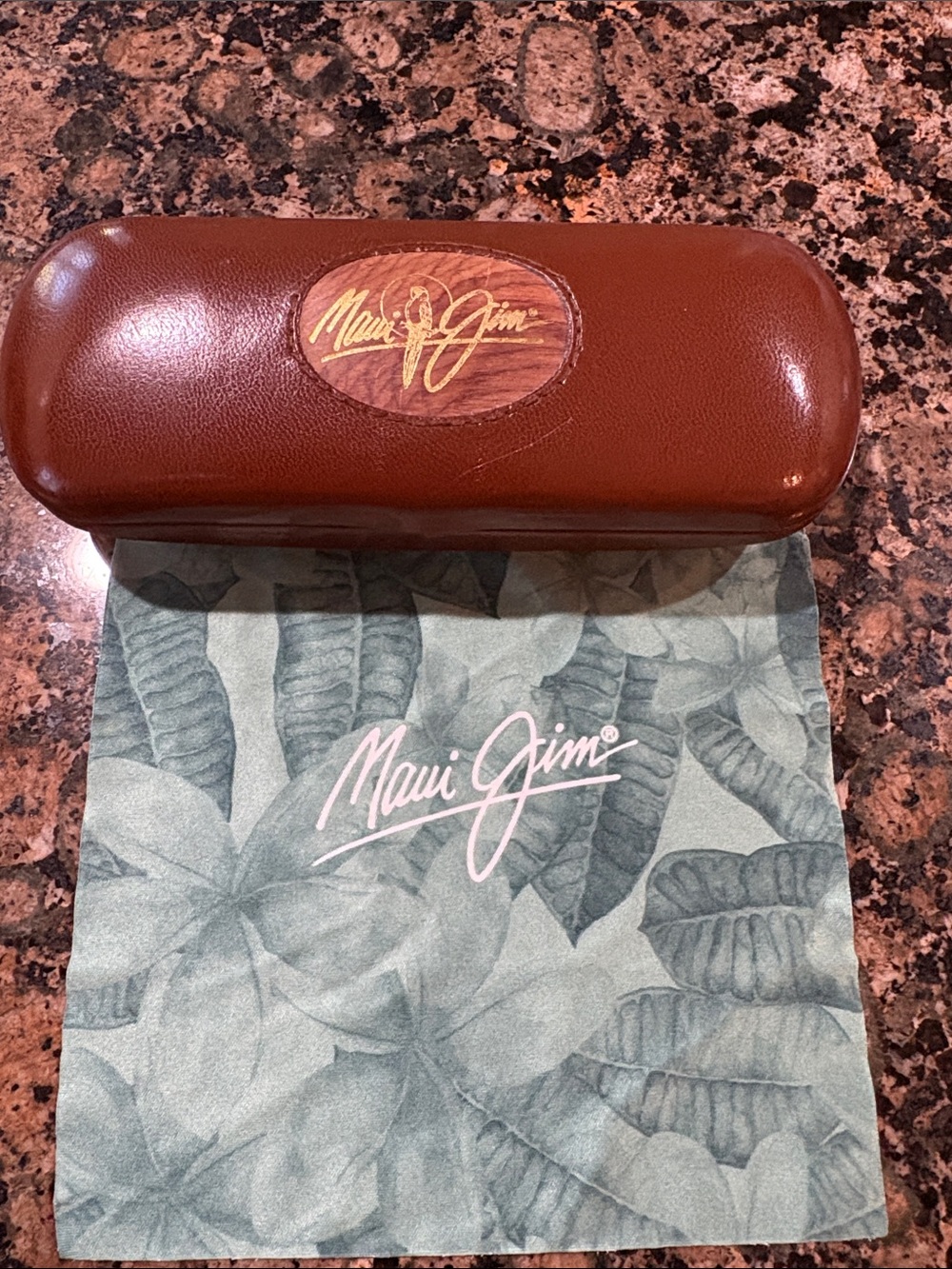 Maui Jim Hard Shell Eyeglass Case with cloth